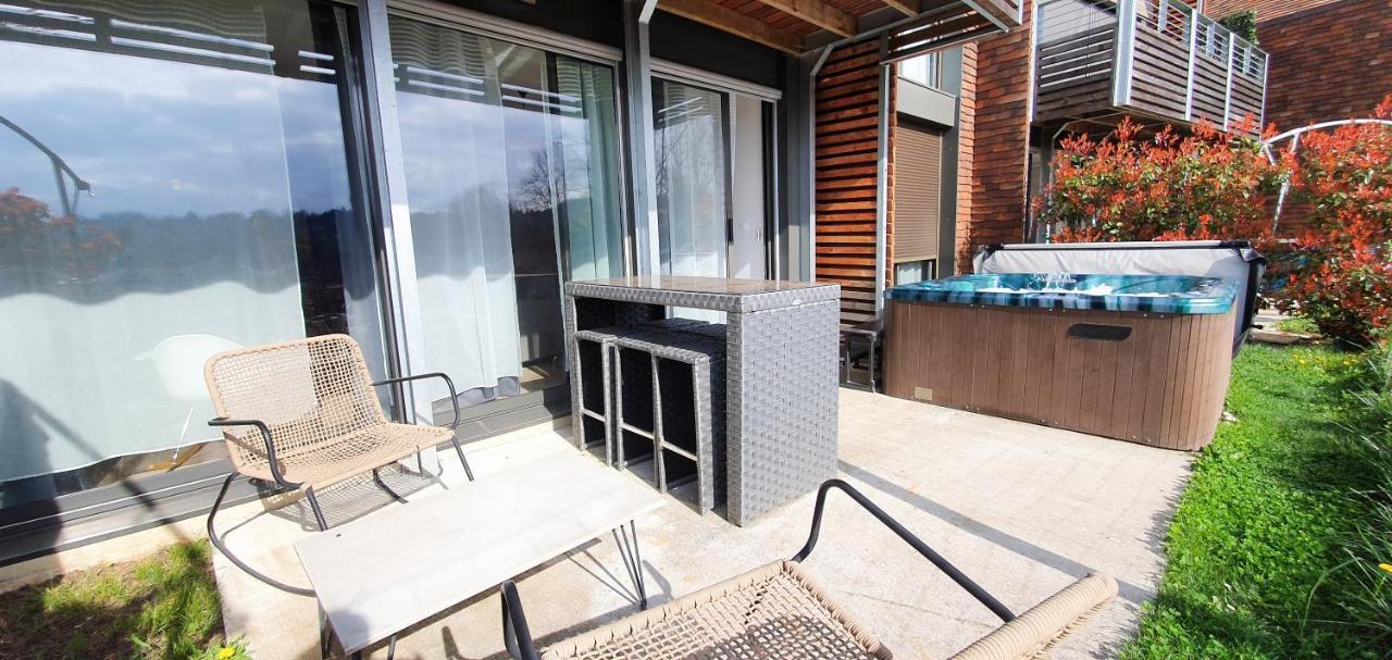 Plein Soleil avec Jacuzzi Privatif et parking privé Apartment Sarlat-la-Canéda Exterior foto