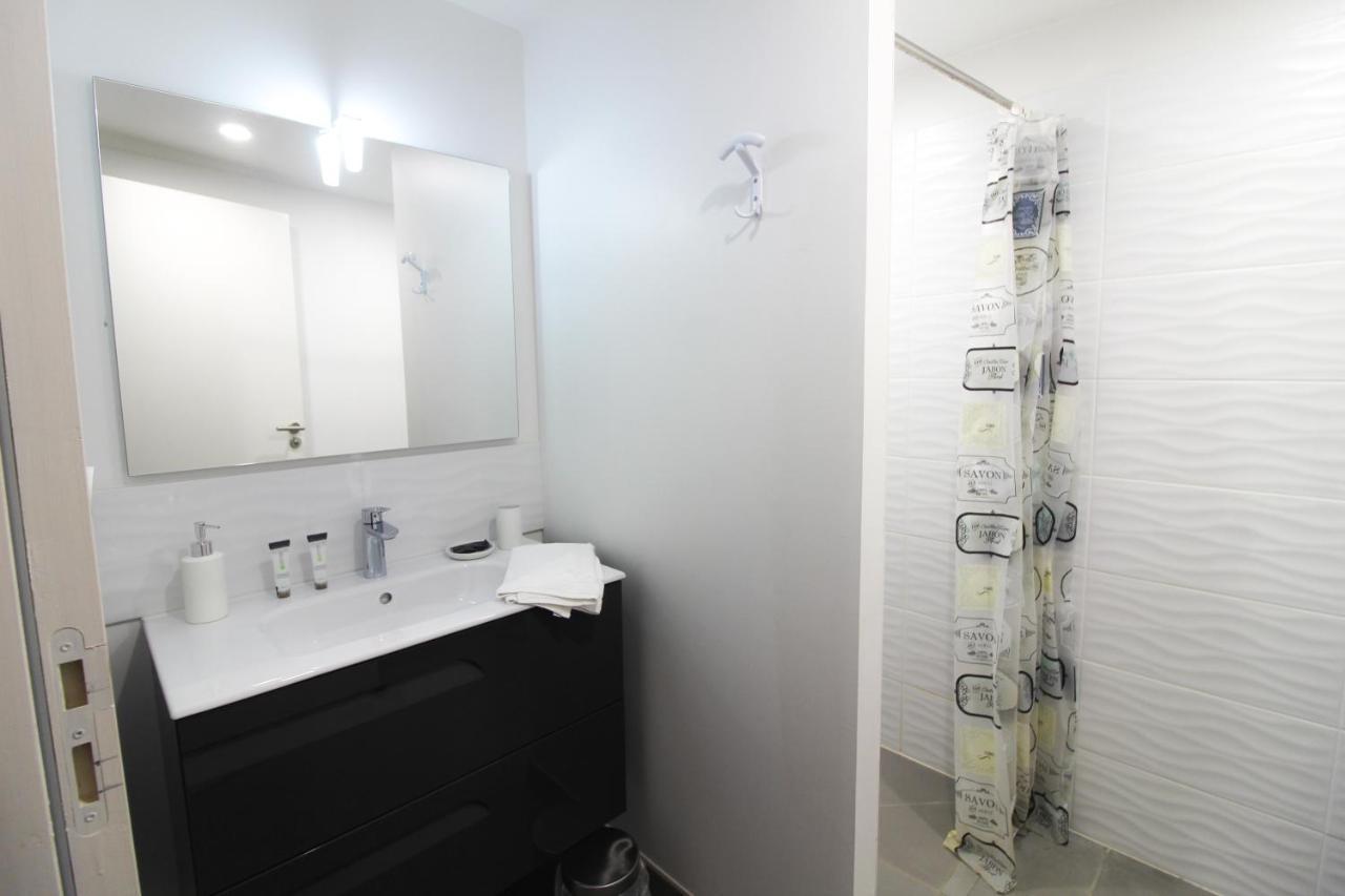 Plein Soleil avec Jacuzzi Privatif et parking privé Apartment Sarlat-la-Canéda Exterior foto